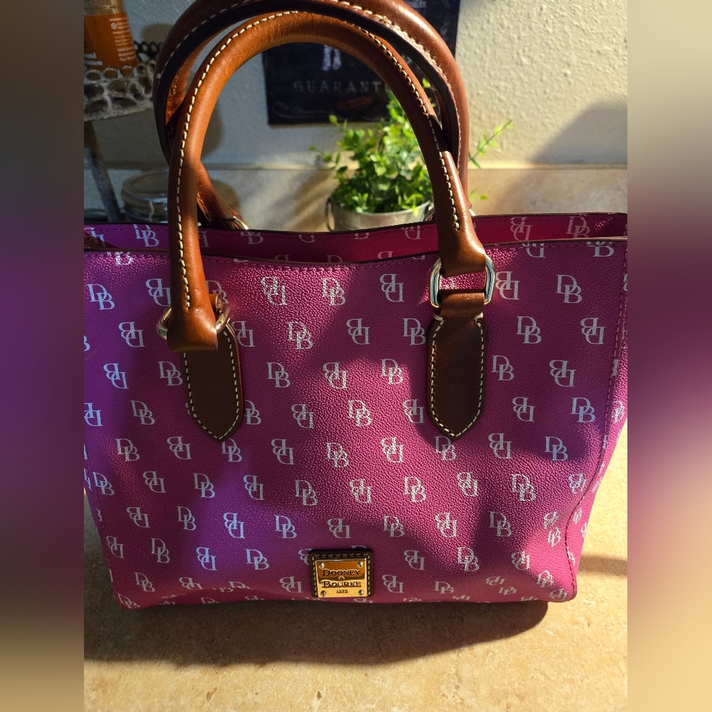 Dooney & Bourke Greta top handle